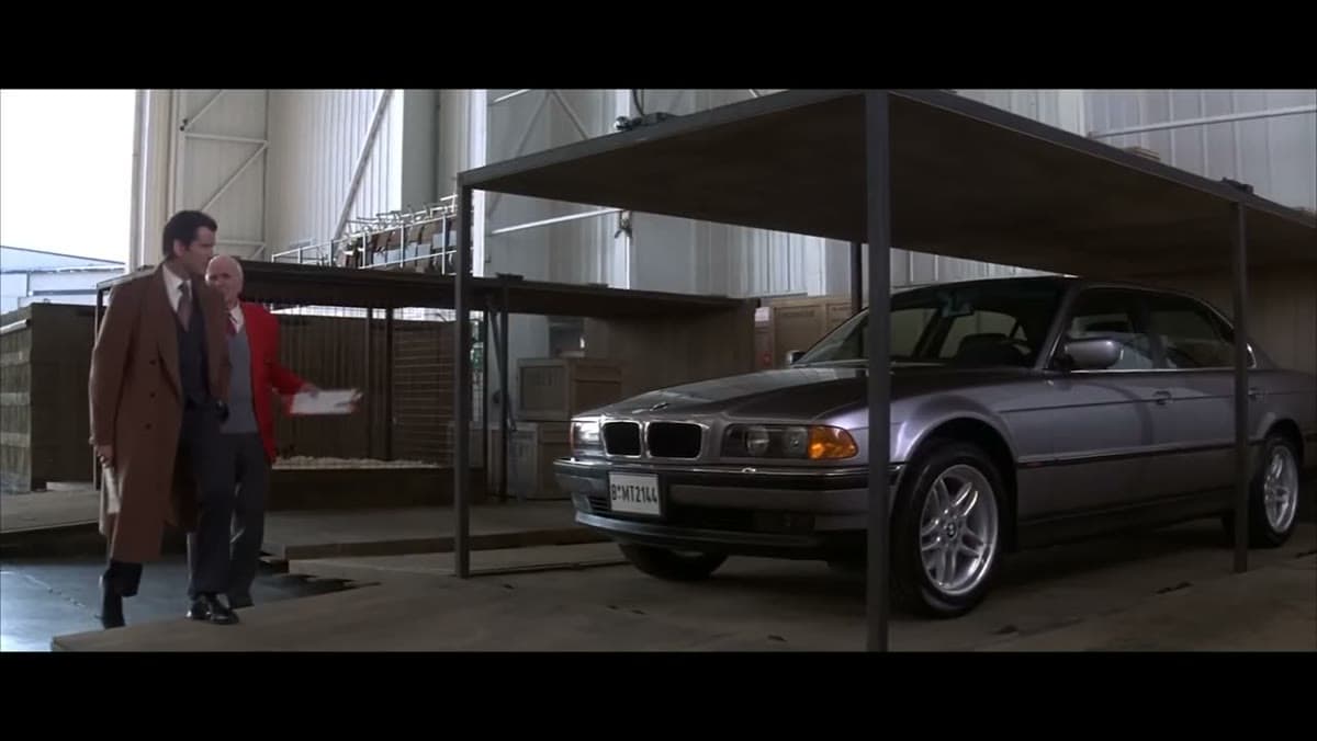 BMW E38 7 Series, still from the video