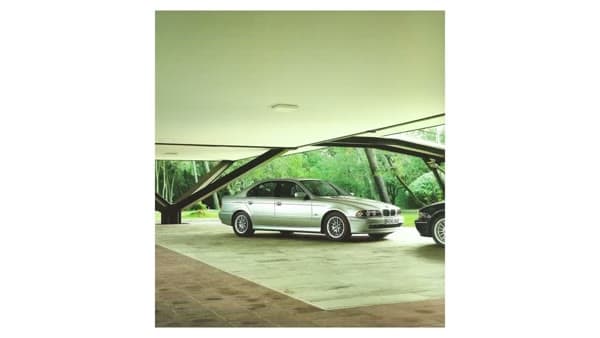 BMW E39 528i, still from the video