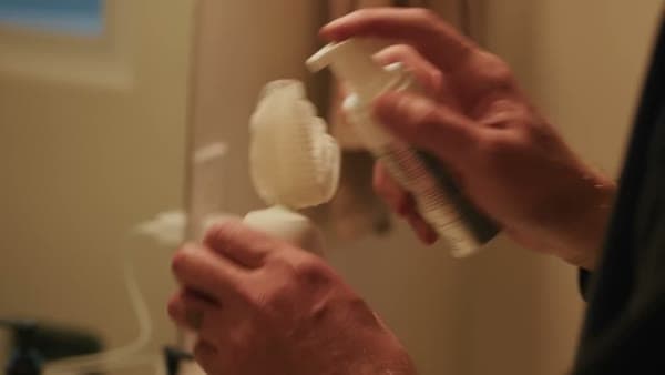Feno Smart Brush, still from the video