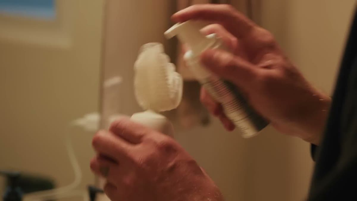 Feno Smart Brush, still from the video
