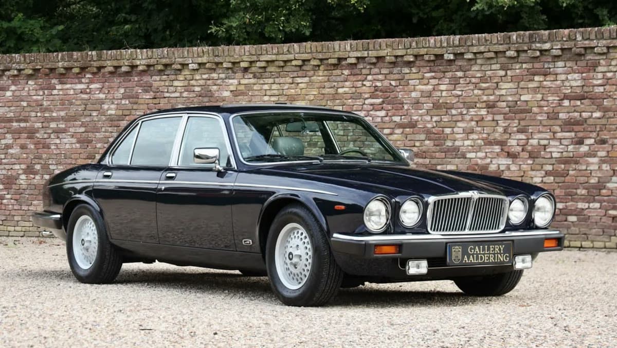 Jaguar XJ Series III, still from the video