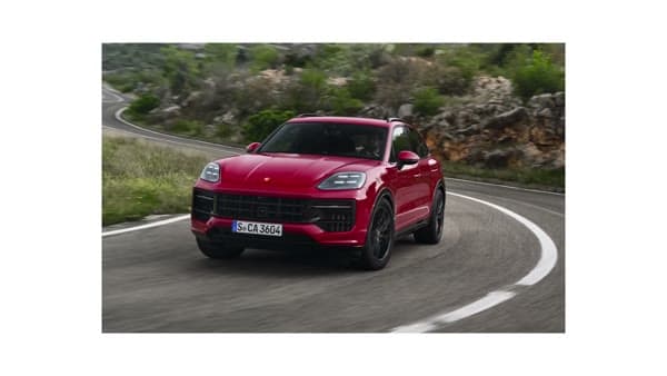 Porsche Cayenne, still from the video