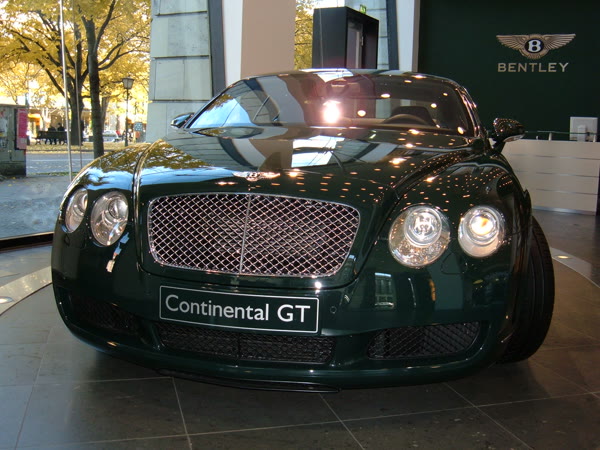 Bentley Continental GT, still from the video