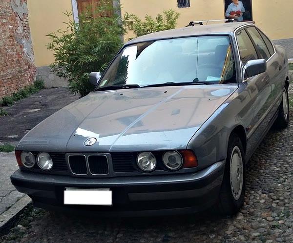 BMW E34 5 Series, still from the video