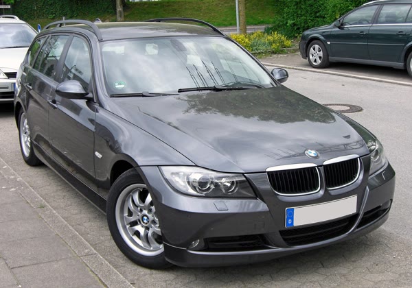 BMW E91 328i Wagon (manual), still from the video