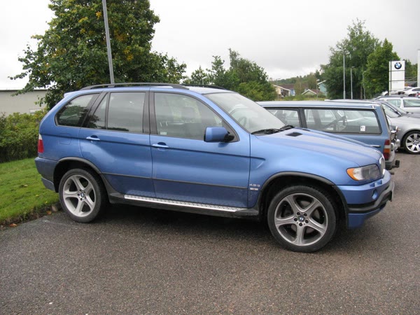 BMW X5 4.8is, still from the video