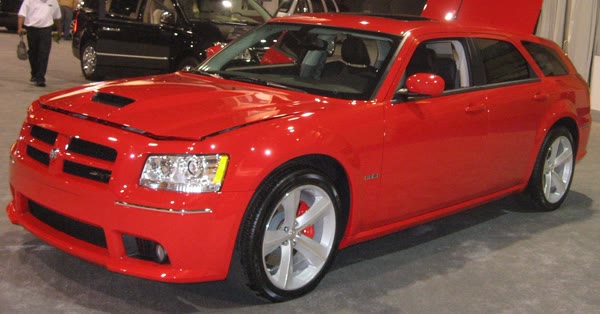 Dodge Magnum SRT8, still from the video