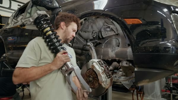 Eurowise Cayenne Off-Road Coilover Kit, still from the video