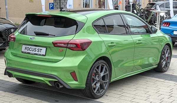 Ford Focus ST, still from the video