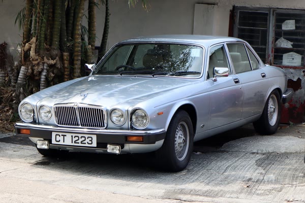 Jaguar XJ Series III, still from the video