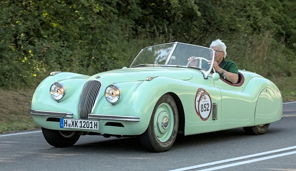 Jaguar XK120, still from the video
