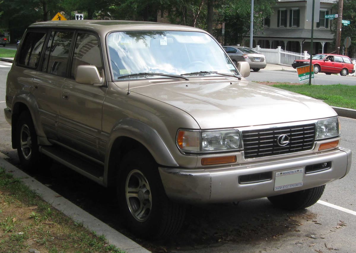 Lexus LX 450, still from the video