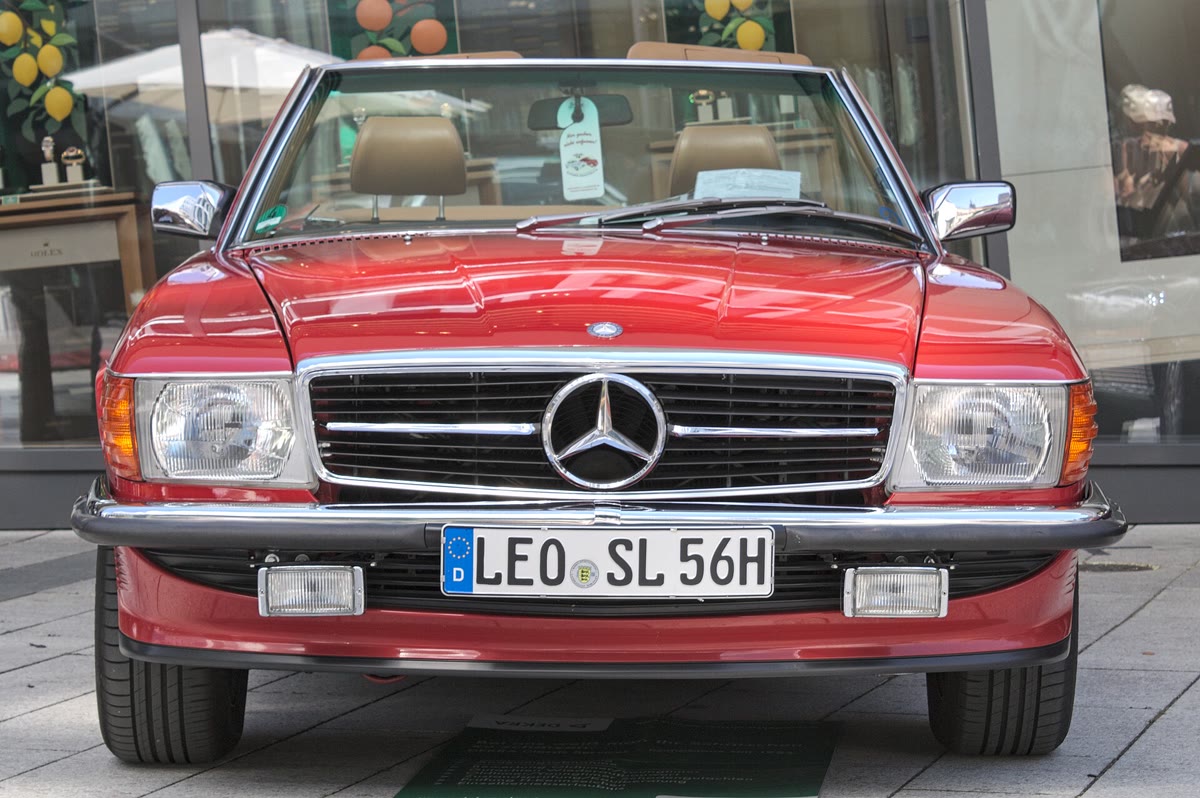 Mercedes-Benz SL (R107), still from the video