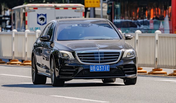 Mercedes-Benz S-Class (W222), still from the video