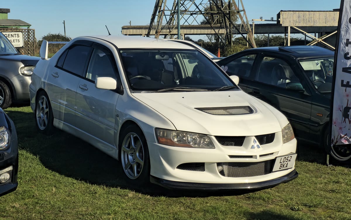 Mitsubishi Lancer Evolution VIII / IX, still from the video