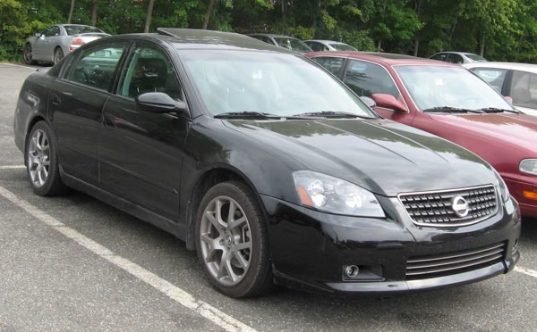 Nissan Altima SE-R, still from the video
