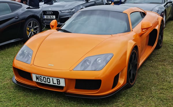 Noble M600, still from the video