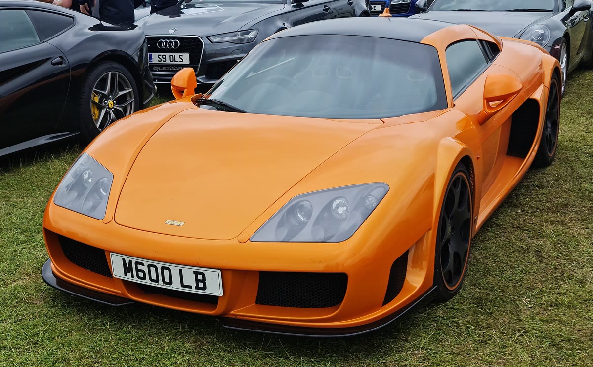 Noble M600, still from the video