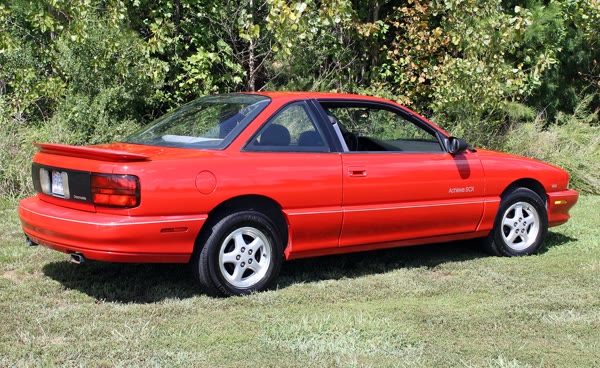 Oldsmobile Achieva SCX, still from the video