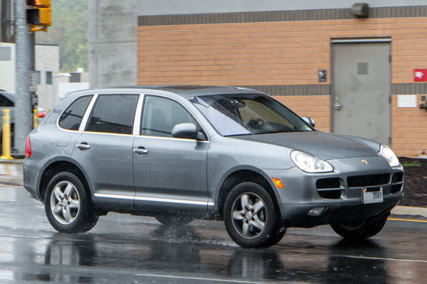 Porsche Cayenne (1st gen), still from the video