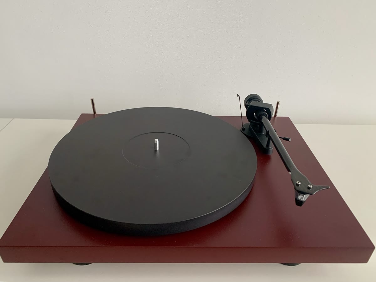 Pro-Ject Debut EVO 2, still from the video