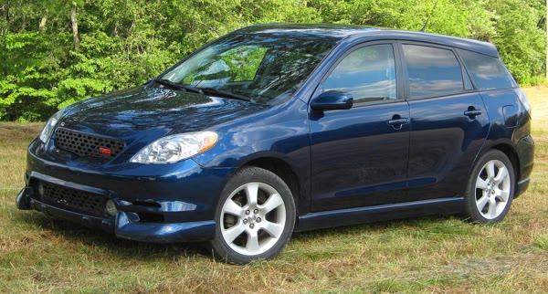 Toyota Matrix XRS (1st gen), still from the video
