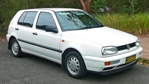 Volkswagen Golf Mk3, still from the video