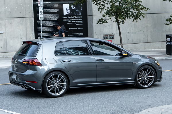 Volkswagen Golf R32 / Golf R, still from the video