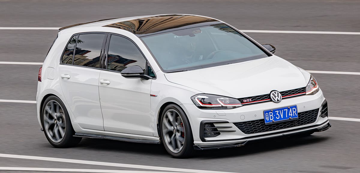 Volkswagen Golf GTI, still from the video