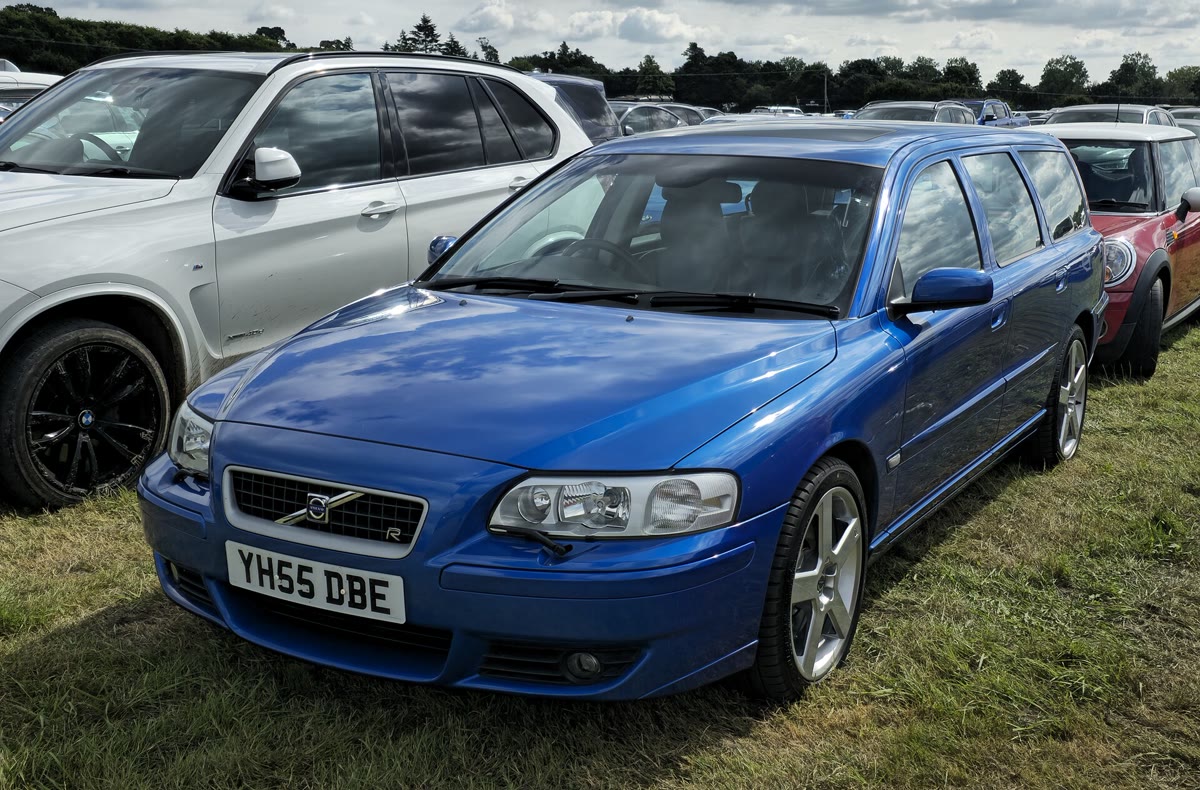 Volvo V70 R (2nd gen), still from the video